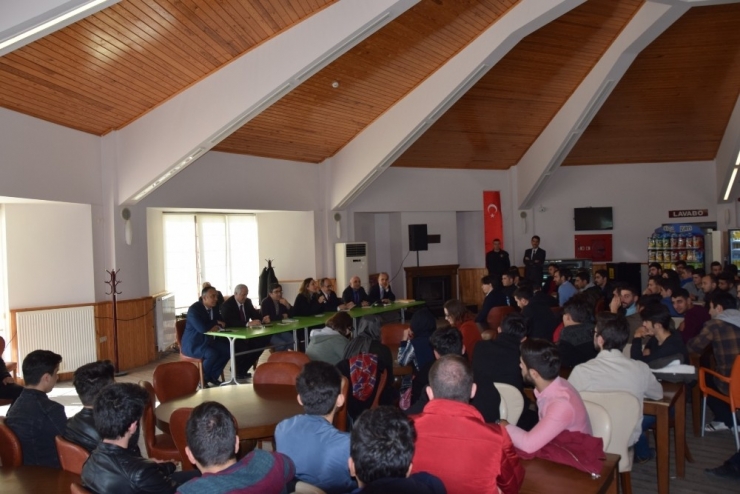 Rektör Çakar Öğrencilerle Buluştu