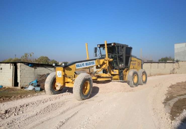 Haliliye Kırsalında Yolları Tamamlıyor