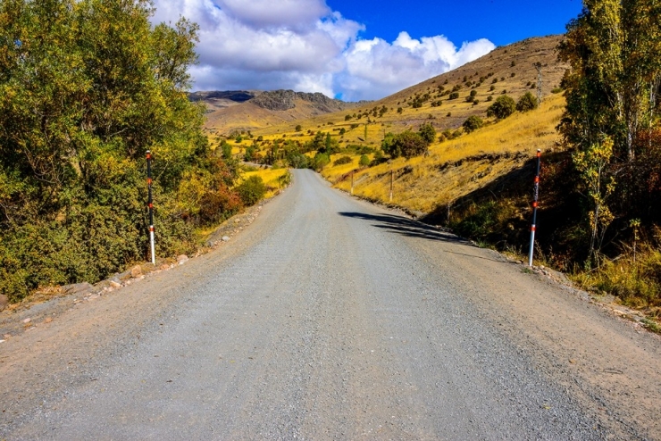 Hekimhan’da Yol Çalışmaları Devam Ediyor