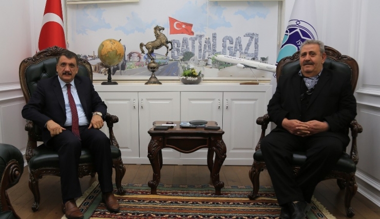 Battalgazi Belediyesi’nin Yeni Binasına Hayran Kaldı