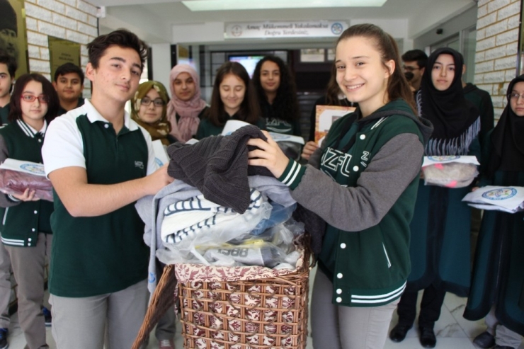 Liseliler İhtiyaç Sahipleri İçin Kışlık Kıyafet Topladı