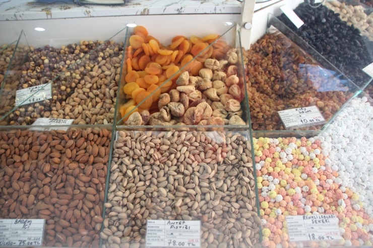 Kışın Vazgeçilmez Çerezleri Tezgahlarda Yerini Aldı