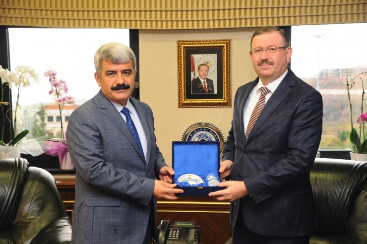 Büyükşehir, Umuttepe’de Hizmetlerine Devam Ediyor