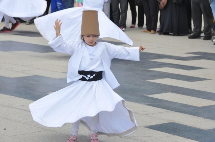 Minik Semazenlerden Gösteriye Davet