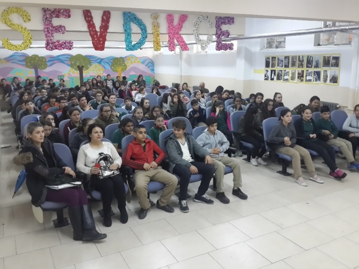 Öğrencilere Meslek Tanıtımı Yapıldı