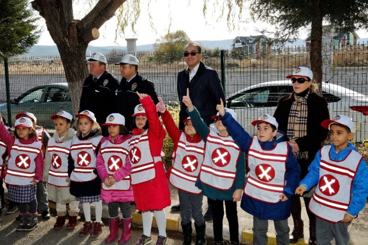 Miniklere Trafik Bilinci Kazandırmak İçin Eğitim Verildi