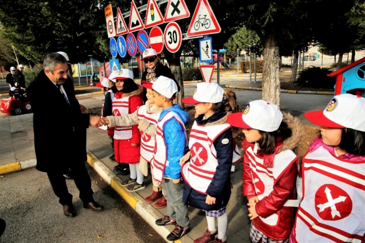 Miniklere Trafik Bilinci Kazandırmak İçin Eğitim Verildi