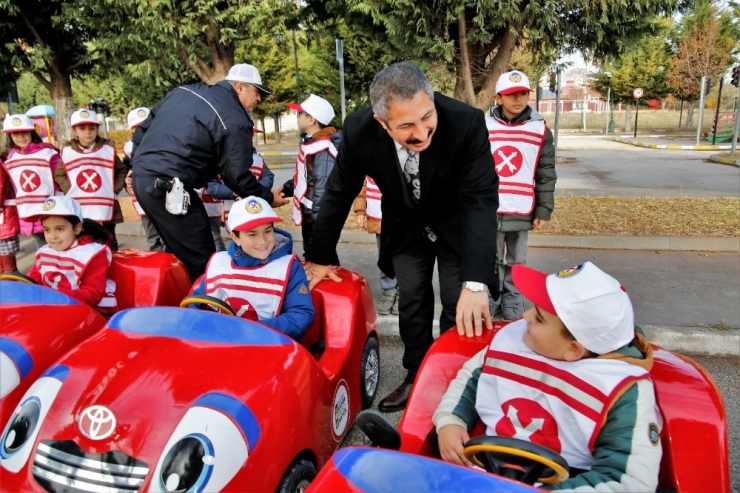 Miniklere Trafik Bilinci Kazandırmak İçin Eğitim Verildi