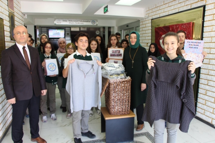 Liseliler İhtiyaç Sahipleri İçin Kışlık Kıyafet Topladı