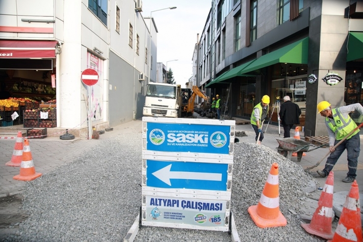 Saski Kadı Sokak’ta Yağmursuyu Hattını Yeniliyor