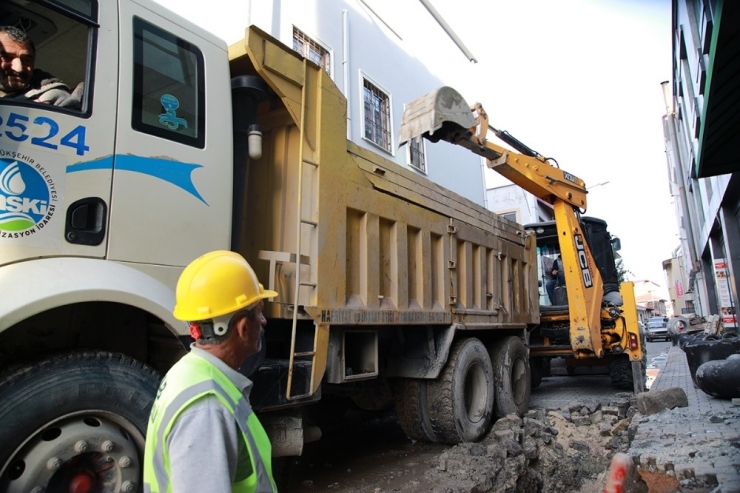 Saski Kadı Sokak’ta Yağmursuyu Hattını Yeniliyor