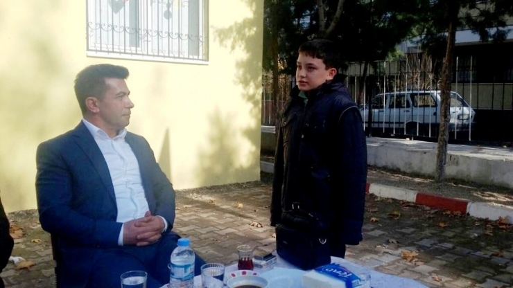 Kaymakam Kılınç’ta Başarılı Öğrenciye Laptop