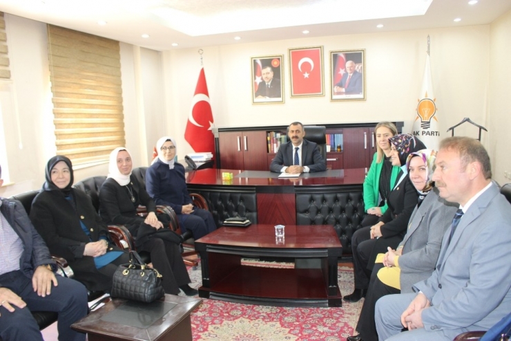 Tbmm Kadın Erkek Fırsat Eşitliği Komisyonu Üyelerinden Ak Parti’ye Ziyaret