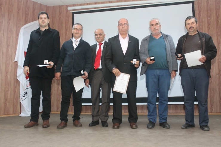 Kızılay Bağışçılarına Madalya