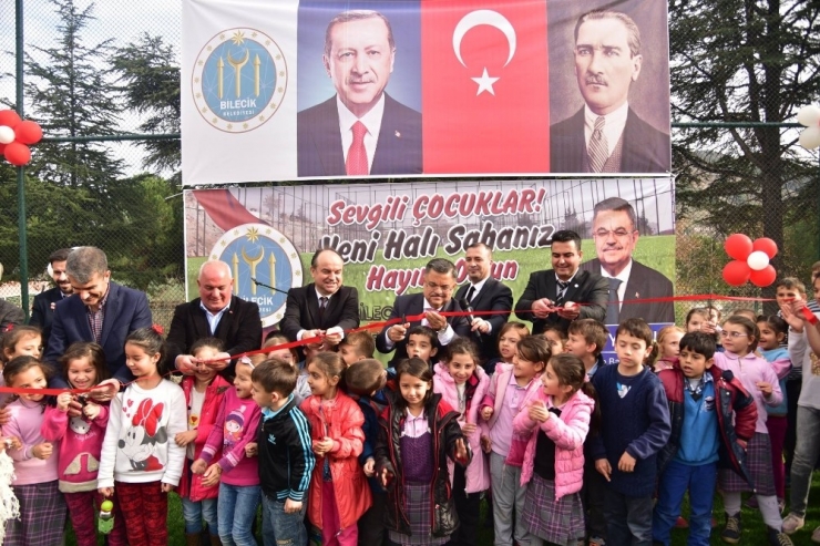İstasyon Mahallesindeki Çocuklar Yeni Halı Sahalarına Kavuştu