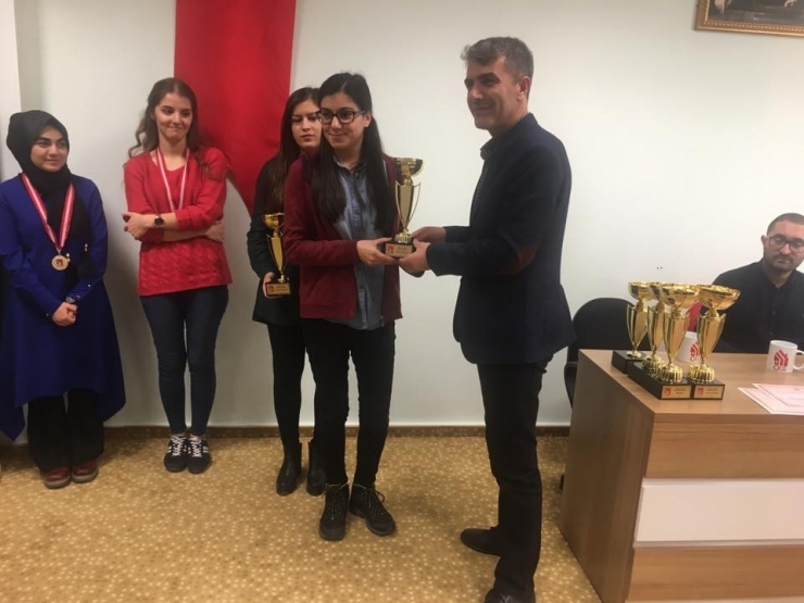 Ak Partililer Ödül Törenine Katıldı