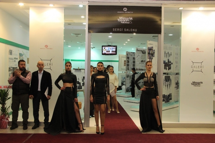 Mimarlık Ve Tasarım Fakültesi Öğrencilerinin Tasarımları Neo Plus’da Vatandaşla Buluştu