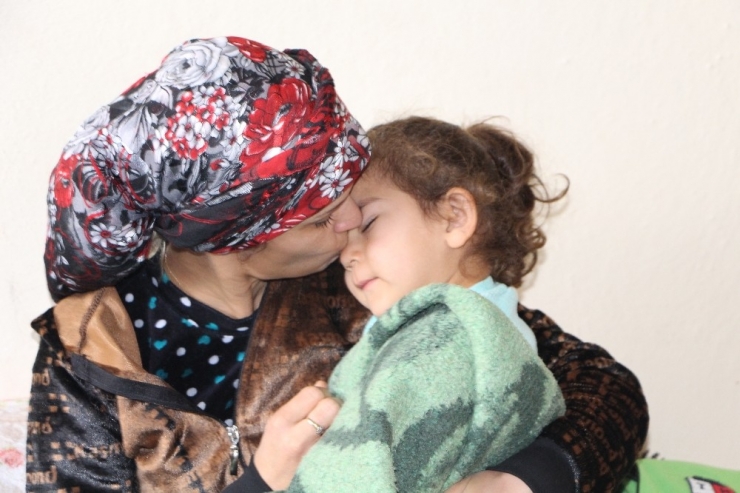 Eşi Cezaevine Giren Anne, Üç Çocuğuyla Tek Başına Yaşam Mücadelesi Veriyor