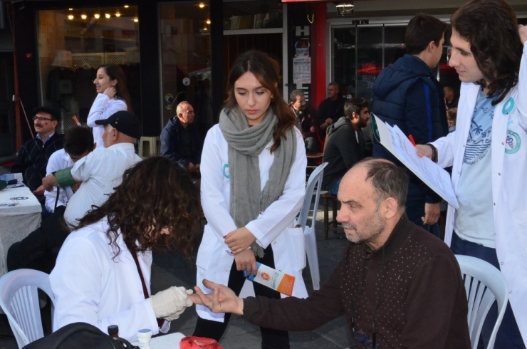 Tıp Fakültesi Öğrencilerinden Ücretsiz Sağlık Kontrolü