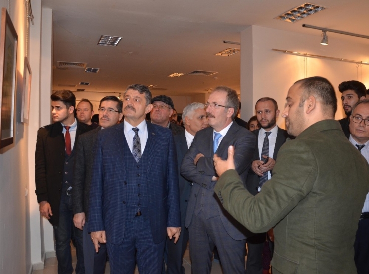 Bü Öğretim Görevlisinden Karikatür Sergisi