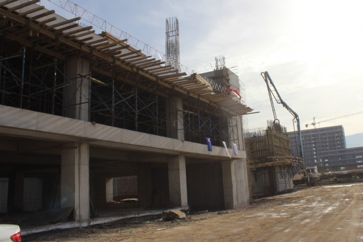 Bakan Özlü’den Uzay Merkezine Övgü