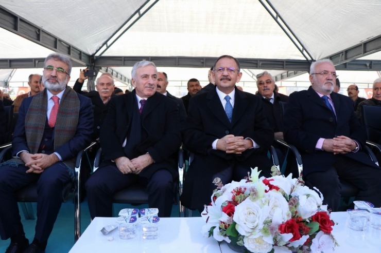 Bakan Özhaseki: “Reza Diye Bir Rezalet Çıktı. Götürdüler, Türkiye Aleyhine Konuşturuyorlar”