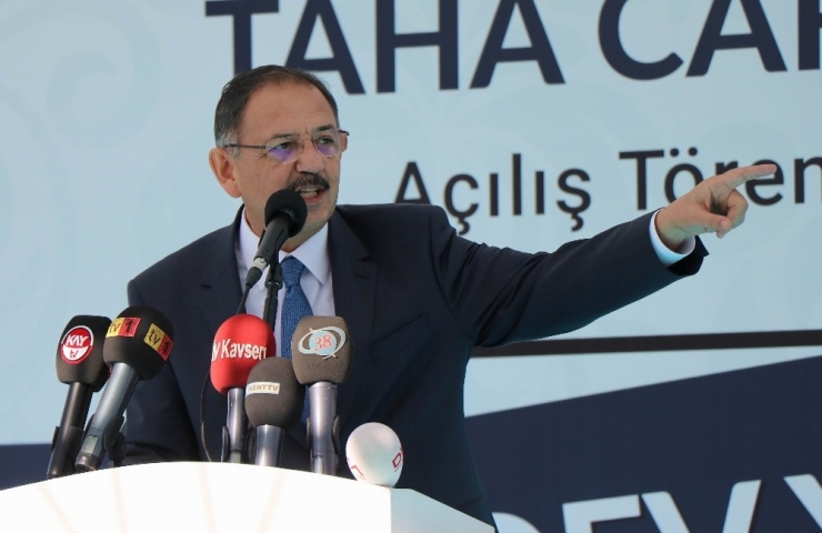 Bakan Özhaseki: “Reza Diye Bir Rezalet Çıktı. Götürdüler, Türkiye Aleyhine Konuşturuyorlar”