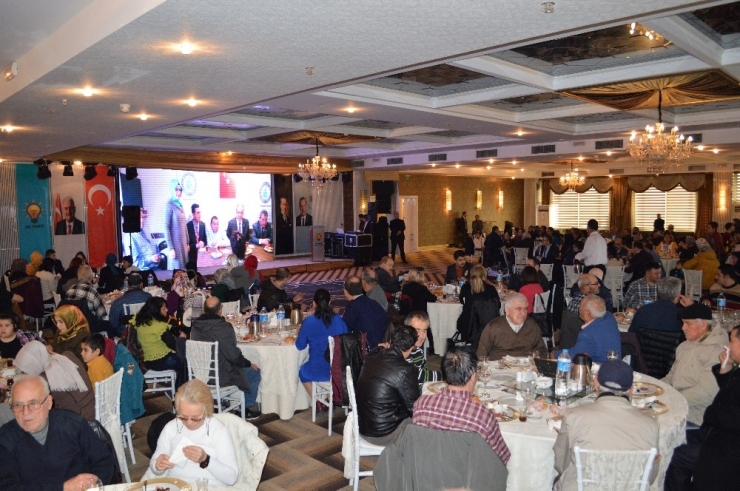 Ak Parti Programında Engelli Bireyler Kahvaltıda Buluştu