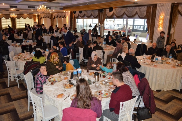 Ak Parti Programında Engelli Bireyler Kahvaltıda Buluştu