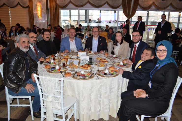 Ak Parti Programında Engelli Bireyler Kahvaltıda Buluştu