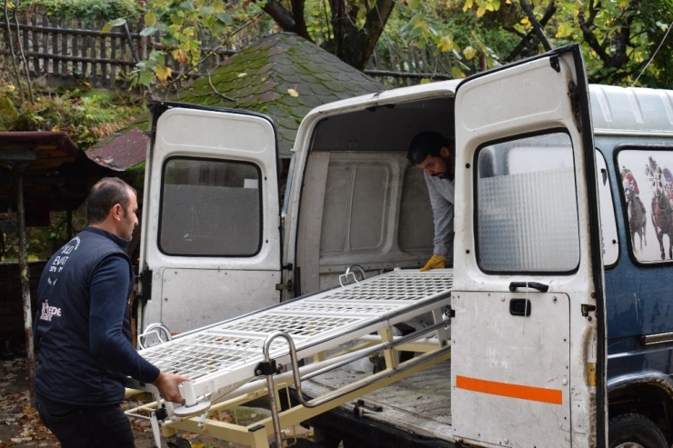 Kartepe Belediyesi 200 Hasta Yatağı Dağıttı