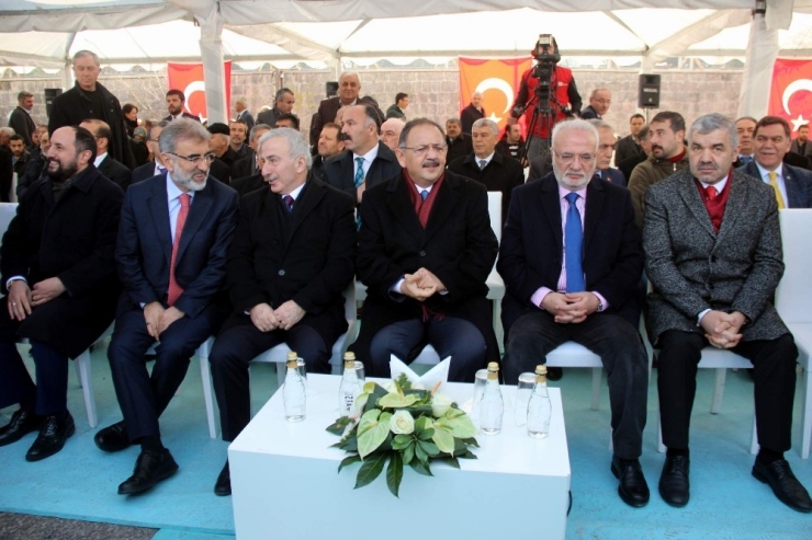 Bakan Özhaseki: "Muhalefet Edebilirsiniz, Eleştirebilirsiniz Ama Kumpas Kurmaya Hakkınız Yok"