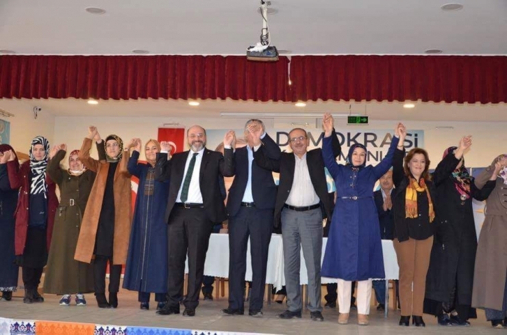 Ak Parti İlçe Kadın Kolları Başkanlığı Kongreleri Aslanapa’dan Başladı