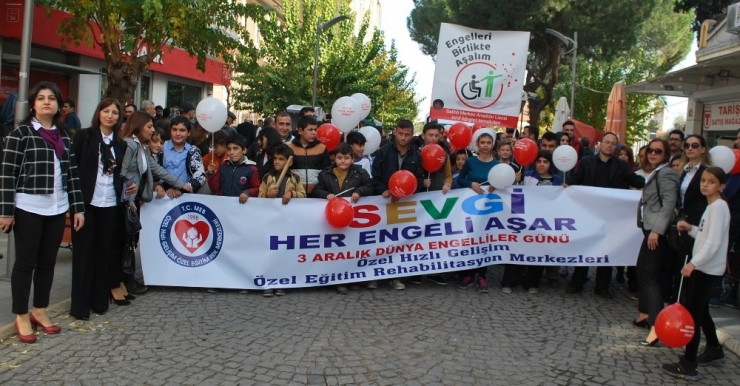 Engellilerden Bandolu Yürüyüş