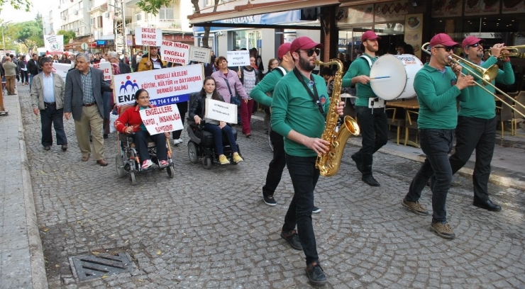 Engellilerden Bandolu Yürüyüş