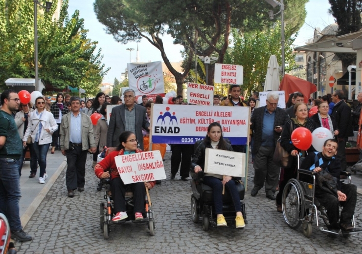 Engellilerden Bandolu Yürüyüş