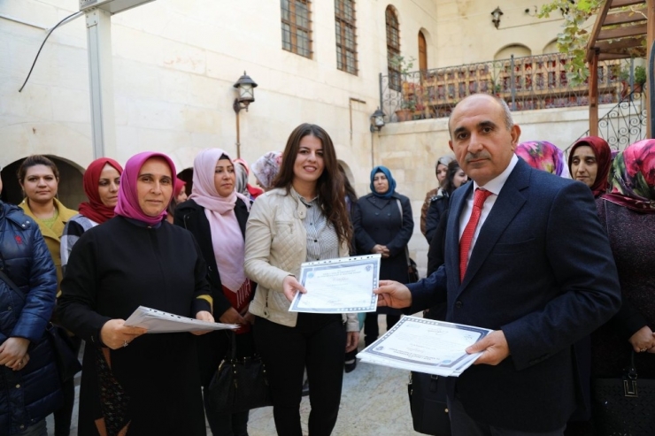 Belediye Konaklarında Çalışan Öğretmenlere Sertifika