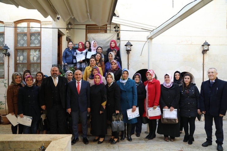 Belediye Konaklarında Çalışan Öğretmenlere Sertifika