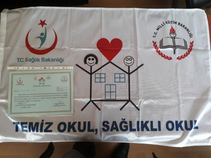Nurten Öztürk İlkokulu Beyaz Bayrak Aldı