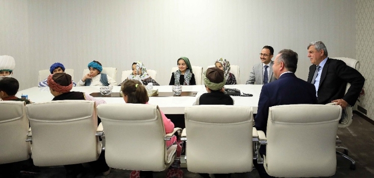 Başkan Karaosmanoğlu, Gebze Emlak Konutları İlkokulu Öğrencilerini Ağırladı