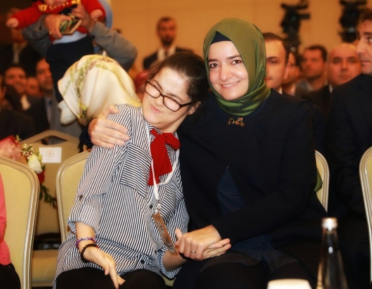 Başbakan Yıldırım: "2018’de 5 Bin Engelli Kardeşimizi İşe Başlatacağız"