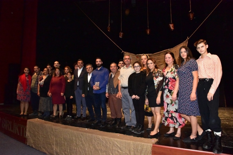 Tiyatro Festivalinde ’Nor Betmez’’ Oyunu Sahne Aldı