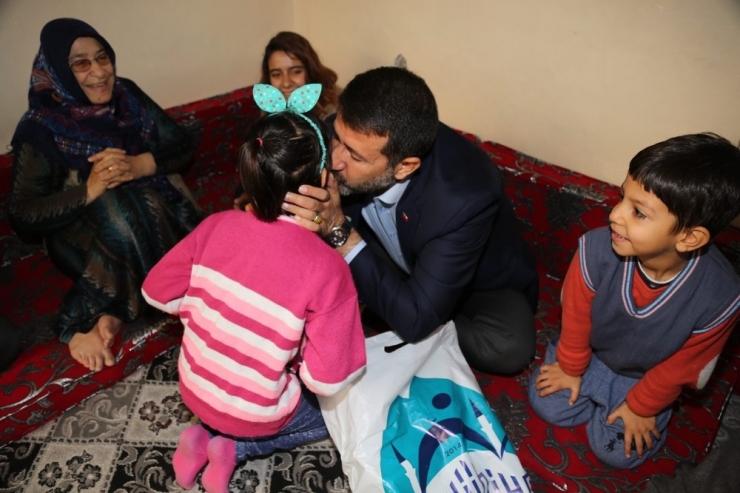 Eyyübiye’de Tekerlekli Sandalye Dağıtımı Devam Ediyor