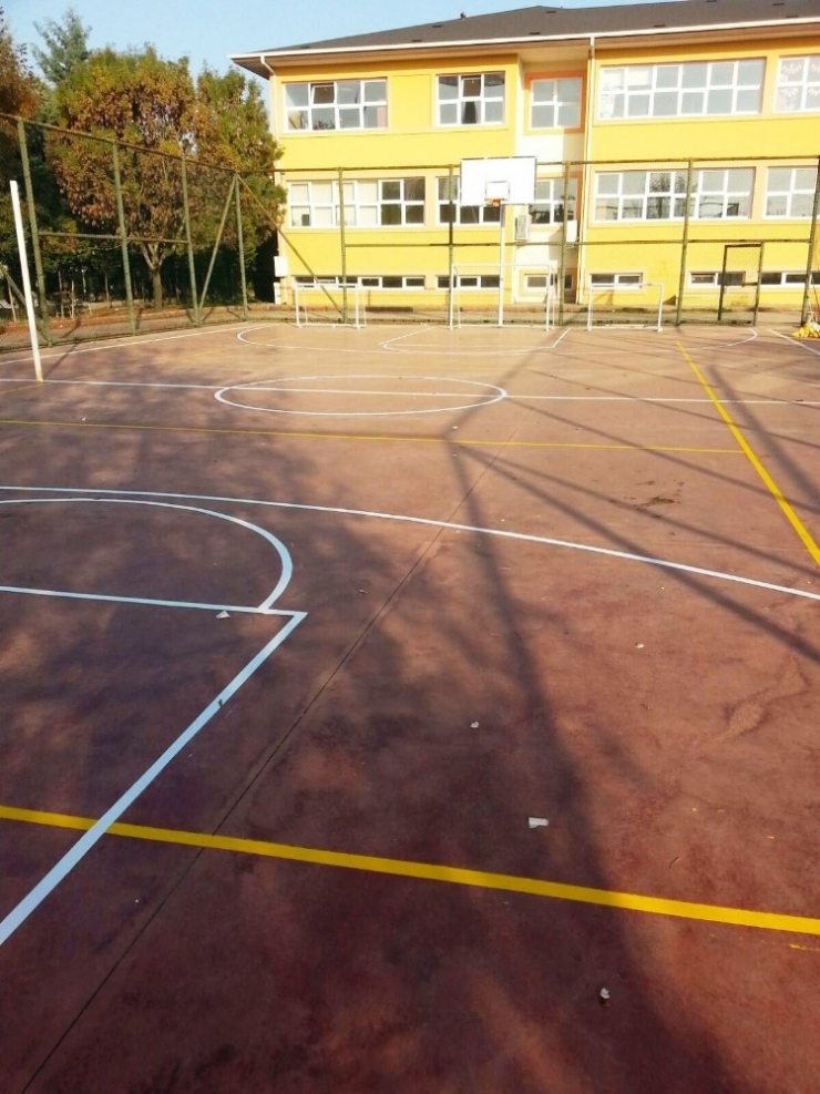 İzmit’te Parklardaki Spor Sahaları Onarıldı