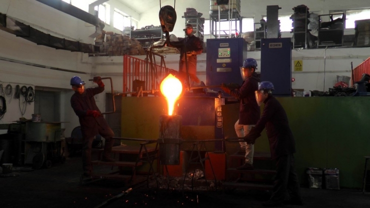 Fabrika Gibi Çalışan Okulun Öğrencileri İşsiz Kalmıyor