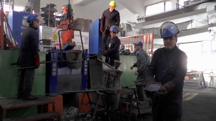 Fabrika Gibi Çalışan Okulun Öğrencileri İşsiz Kalmıyor