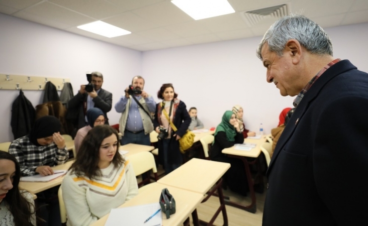 Gölcük Aziz Sancar Akademi Lise’si Tanıtıldı