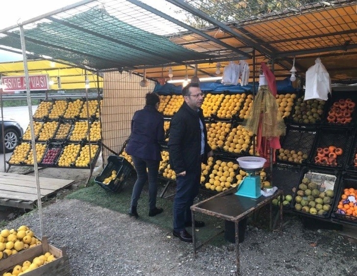 Vali Aksoy Bu Kez Eşi İle Pazarda