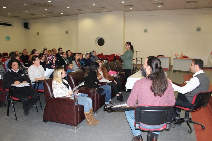 Bu Koronun Üyeleri Doktor, Hemşire Ve Sağlık Çalışanları