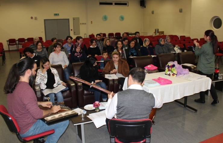 Bu Koronun Üyeleri Doktor, Hemşire Ve Sağlık Çalışanları